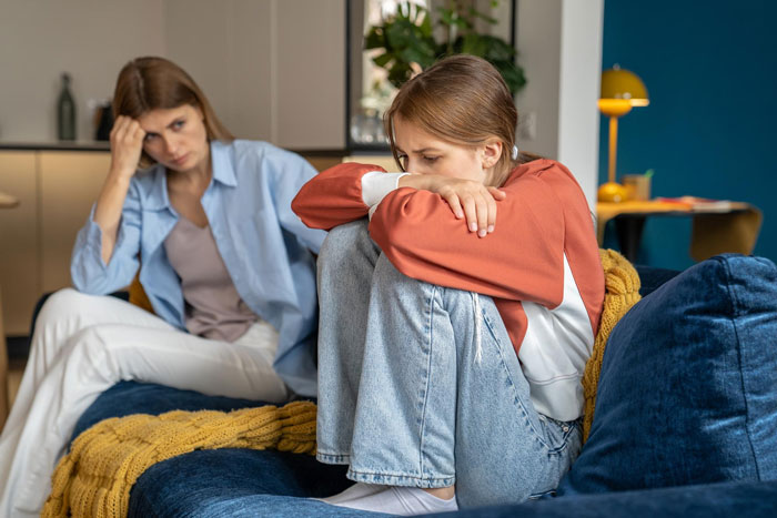 Teen Sells Handmade Crafts To Save Money, And Her Stepmom Threatens To Take It All As Punishment Teen Sells Handmade Crafts To Save Money, And Her Stepmom Threatens To Take It All As Punishment