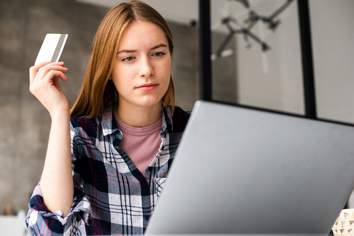 Teen Sells Handmade Crafts To Save Money, And Her Stepmom Threatens To Take It All As Punishment Teen Sells Handmade Crafts To Save Money, And Her Stepmom Threatens To Take It All As Punishment