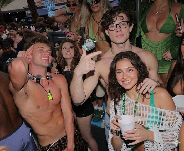 Inside The Dark Online Cult Built By A 20-Year-Old Influencer Telling Boys To Smash Their Jaws Inside The Dark Online Cult Built By A 20-Year-Old Influencer Telling Boys To Smash Their Jaws