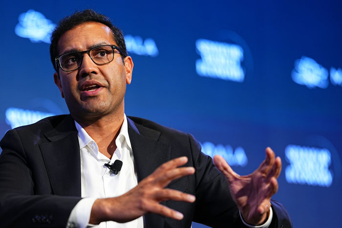 CEO Who Fired 900 Workers “Effective Immediately” Now Claims He Was Tricked Into Losing His Own Job CEO Who Fired 900 Workers “Effective Immediately” Now Claims He Was Tricked Into Losing His Own Job