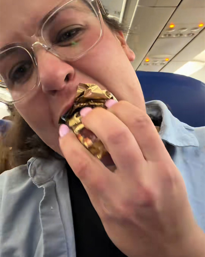 Passenger Branded “Selfish” For Declaring “Birthright” To Eat Peanuts On Plane In Response To Traveler’s Comment Passenger Branded “Selfish” For Declaring “Birthright” To Eat Peanuts On Plane In Response To Traveler’s Comment