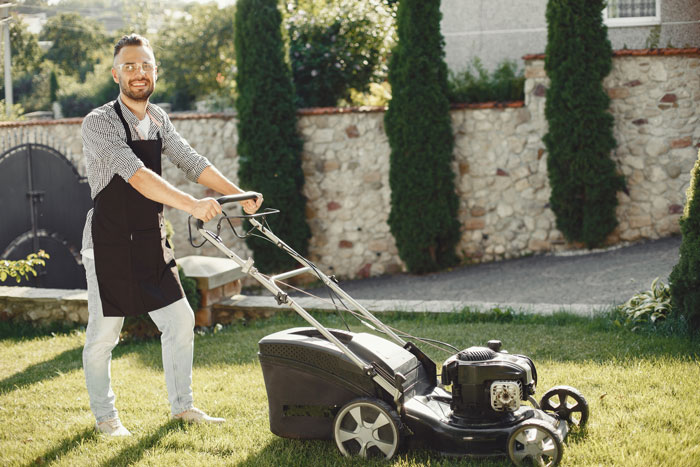 Working Dad Juggles Job, Kids And Chores, Fed Up With SAHM Wife Insisting He Should Do Even More Working Dad Juggles Job, Kids And Chores, Fed Up With SAHM Wife Insisting He Should Do Even More