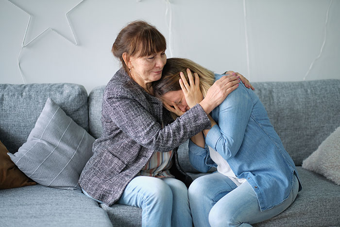 Mom And Sis With 3 Kids Expects Single Woman To Open Up Her New Home To Let Fam Move In Mom And Sis With 3 Kids Expects Single Woman To Open Up Her New Home To Let Fam Move In