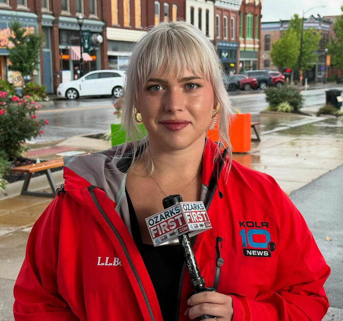 News Anchor Who Went Viral For Reading Hateful Comments Celebrates With Some Of The Most Hilarious Reactions News Anchor Who Went Viral For Reading Hateful Comments Celebrates With Some Of The Most Hilarious Reactions