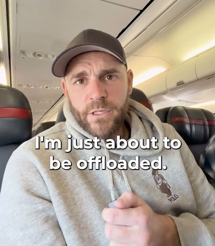 Wheelchair Advocate Slams Airline After Missing Flight But Netizens Claim It Was Justified Wheelchair Advocate Slams Airline After Missing Flight But Netizens Claim It Was Justified