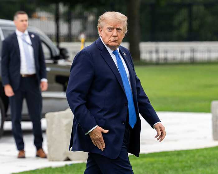 Melania Trump’s Gesture With Donald Sparks Frenzy As She Reappears After Weeks Amid President’s Aide Scandal Melania Trump’s Gesture With Donald Sparks Frenzy As She Reappears After Weeks Amid President’s Aide Scandal