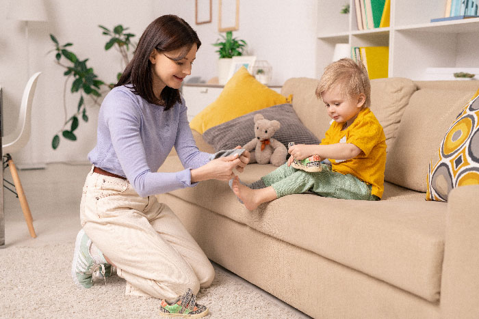 Aunt Thinks She Can Bully A Babysitter In Her Own Language, Gets A Harsh Reality Check