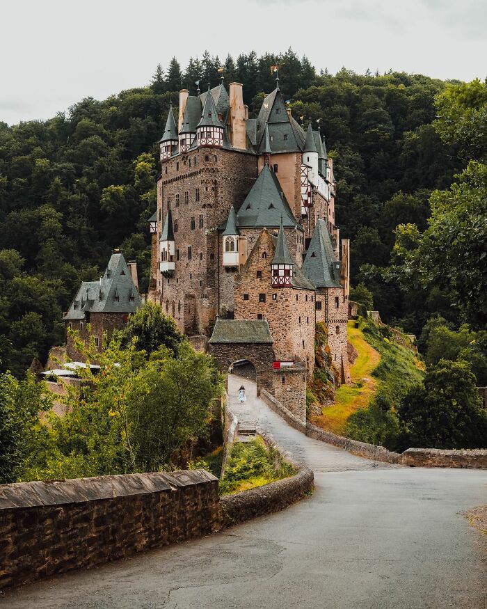 23 Awful Stories That Will Remind Americans To Be Respectful When They Visit Other Countries