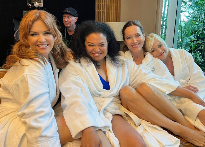 Leslie Mann, 54, And Anna Faris, 49, Flaunt Insane Bikini Bodies With ‘Spa Weekend’ Co-Stars Leslie Mann, 54, And Anna Faris, 49, Flaunt Insane Bikini Bodies With ‘Spa Weekend’ Co-Stars