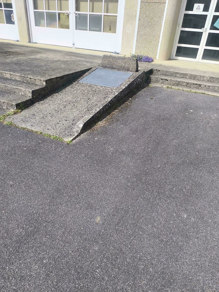 81 Ridiculously Funny ‘You Had One Job’ Fails People Couldn’t Believe Were Possible (New Pics) 81 Ridiculously Funny ‘You Had One Job’ Fails People Couldn’t Believe Were Possible (New Pics)