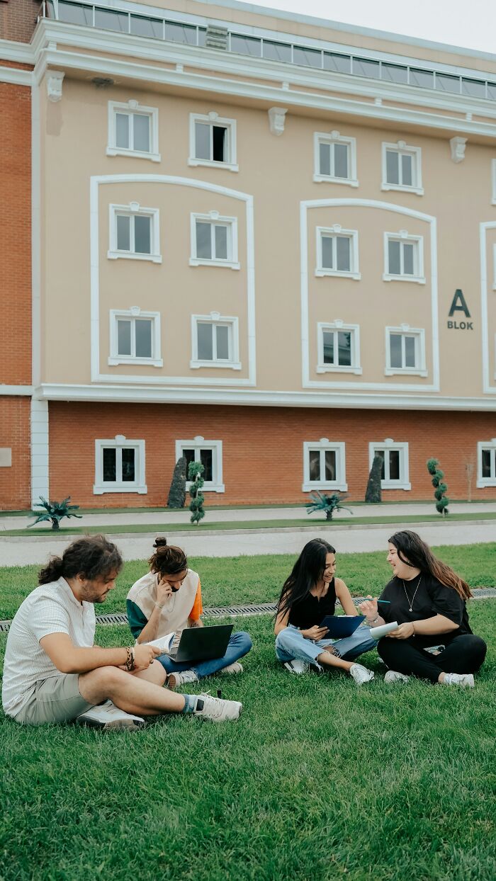 &ldquo;Complete, 100% Freedom&rdquo;: 62 People Share The Moments That Made Them Realize College Life Was A Whole New World