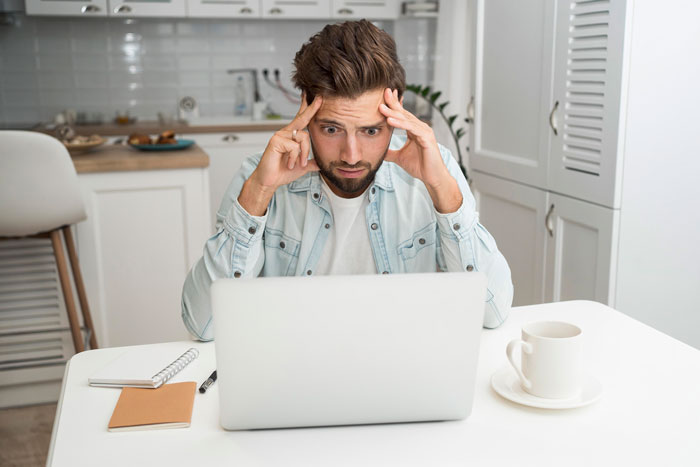 Workplace Bully Steals Credit For His Colleague’s Work And Gets Caught Out By A Secret Recording Workplace Bully Steals Credit For His Colleague’s Work And Gets Caught Out By A Secret Recording