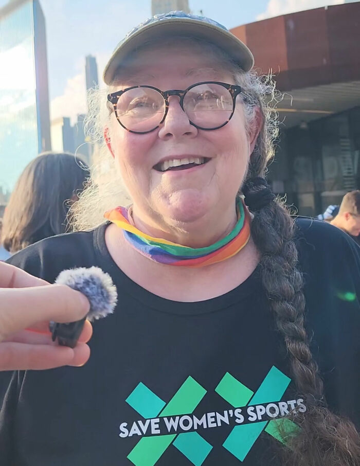 Anti-Trans Protesters Made To Look Foolish As They Fumble Over Reporter’s Simple WNBA Question Anti-Trans Protesters Made To Look Foolish As They Fumble Over Reporter’s Simple WNBA Question