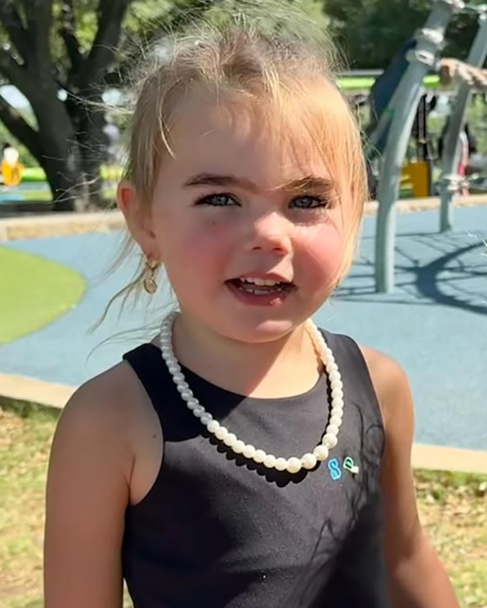 Woman Flooded With Messages Urging Her To Seek Help After Noticing Unique Detail Of Daughter’s Appearance Woman Flooded With Messages Urging Her To Seek Help After Noticing Unique Detail Of Daughter’s Appearance