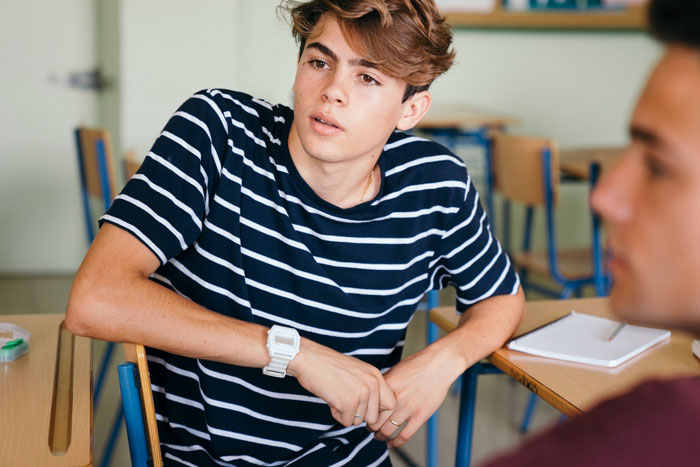 Guy Joins Group Of Female Classmates To Socialize, Discovers They Felt Intruded On By His Presence Guy Joins Group Of Female Classmates To Socialize, Discovers They Felt Intruded On By His Presence