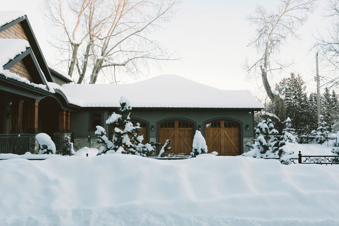 Entitled Realtor Expects 7-Month Pregnant Neighbor To Shovel Snow For Open House, Gets Told Off Entitled Realtor Expects 7-Month Pregnant Neighbor To Shovel Snow For Open House, Gets Told Off
