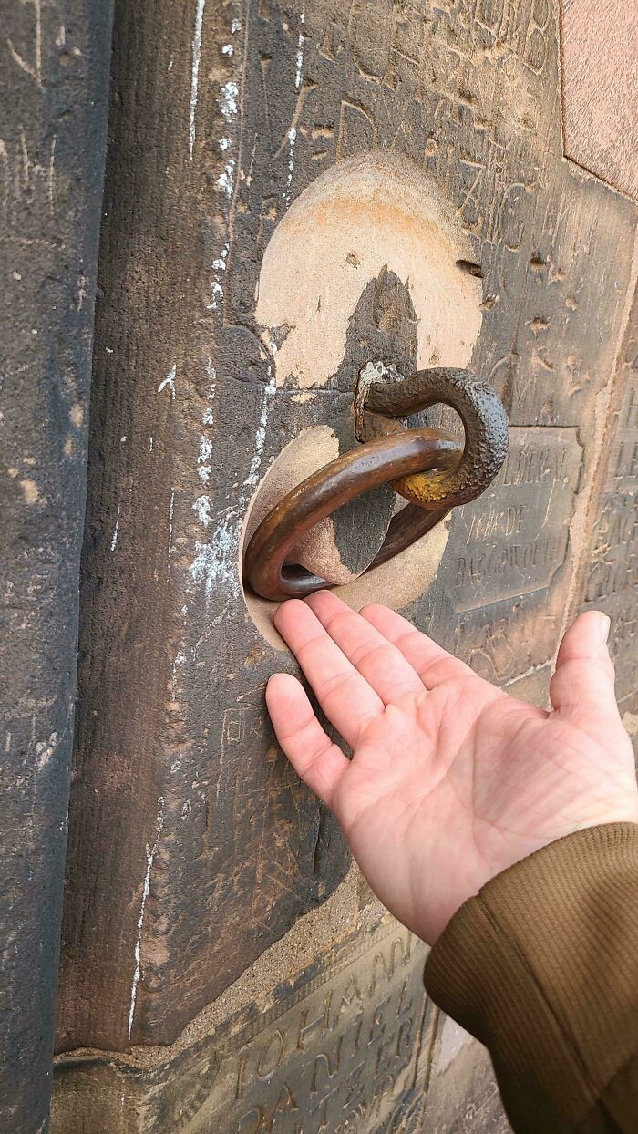 86 Fascinating Photos Of Objects Being Beautifully Worn Down By Years Of Use (New Pics)