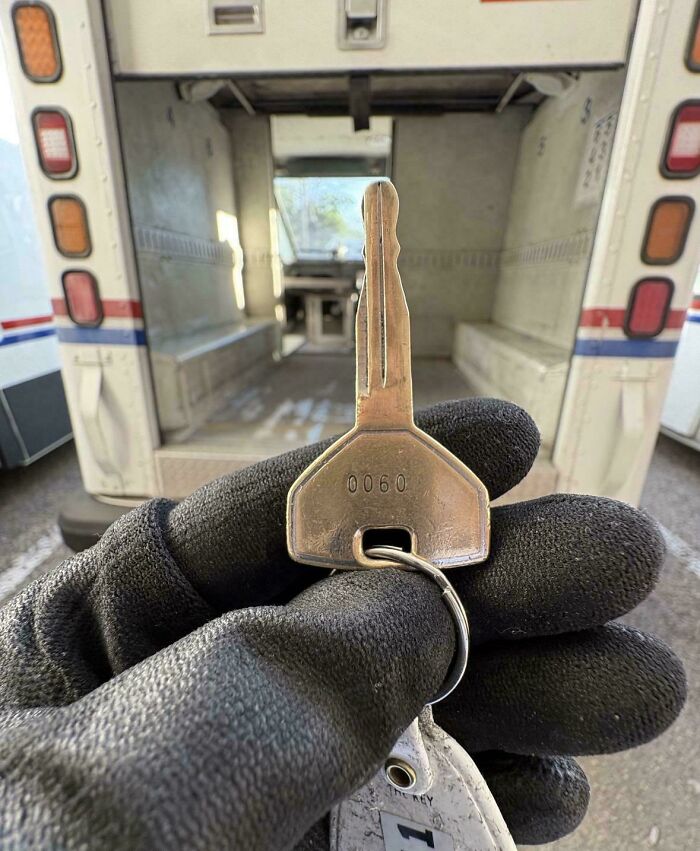 86 Fascinating Photos Of Objects Being Beautifully Worn Down By Years Of Use (New Pics)