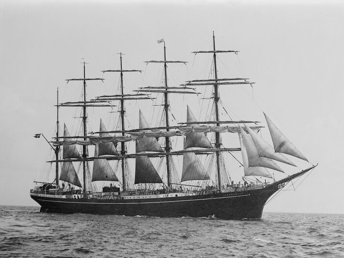 33 Mysterious Stories About Ships Disappearing That Live Rent-Free In People&rsquo;s Minds
