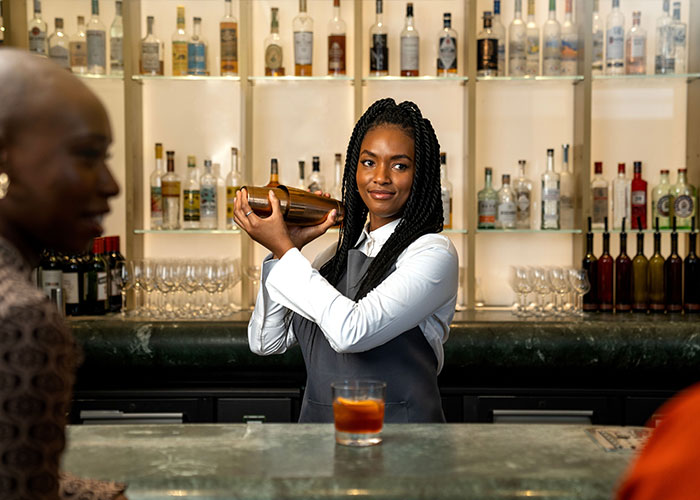 &ldquo;I Don’t Know If She Can Swim, But She Bought Sandals In The &lsquo;90s&rdquo;: 31 Strange Things Bartenders Overheard