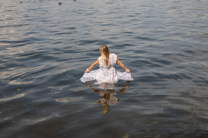 Bride&rsquo;s Trash-The-Dress Shoot Takes A Horrifying Turn After She Enters A River And Drowns