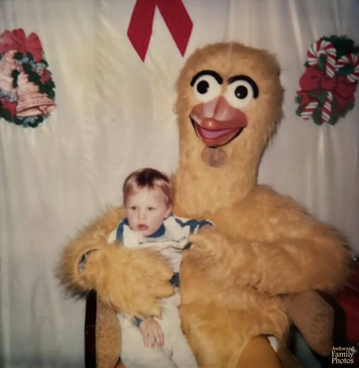 &ldquo;Awkward Family Photos&rdquo; Shared 30 Unforgettable Shots Of Kids Meeting Some Truly Terrifying Character Mascots