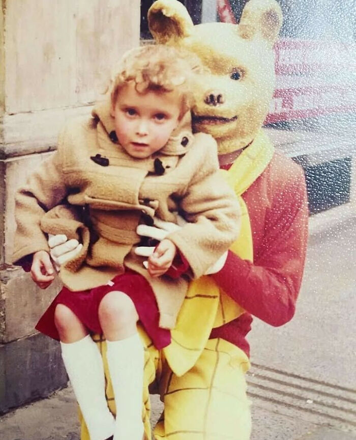 &ldquo;Awkward Family Photos&rdquo; Shared 30 Unforgettable Shots Of Kids Meeting Some Truly Terrifying Character Mascots