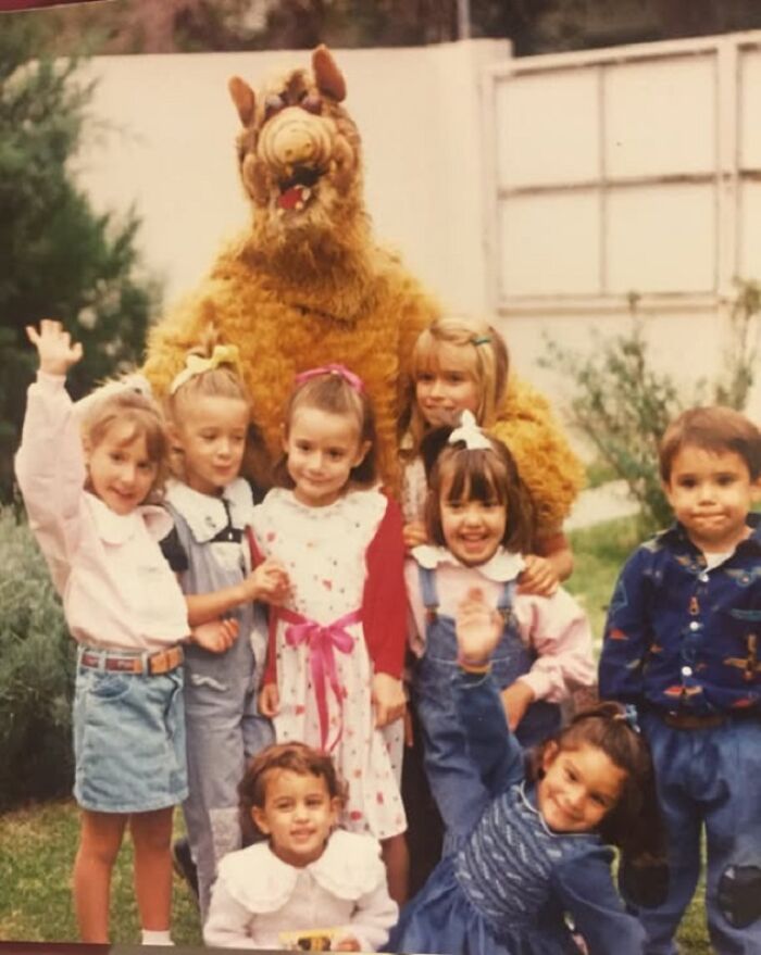 &ldquo;Awkward Family Photos&rdquo; Shared 30 Unforgettable Shots Of Kids Meeting Some Truly Terrifying Character Mascots