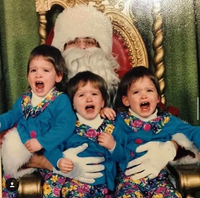 &ldquo;Awkward Family Photos&rdquo; Shared 30 Unforgettable Shots Of Kids Meeting Some Truly Terrifying Character Mascots
