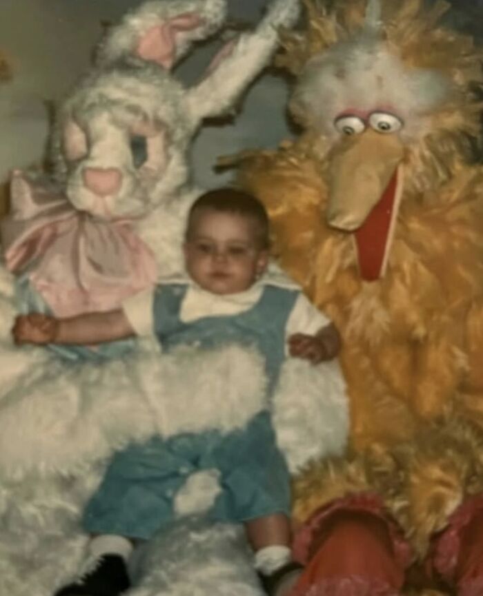 &ldquo;Awkward Family Photos&rdquo; Shared 30 Unforgettable Shots Of Kids Meeting Some Truly Terrifying Character Mascots