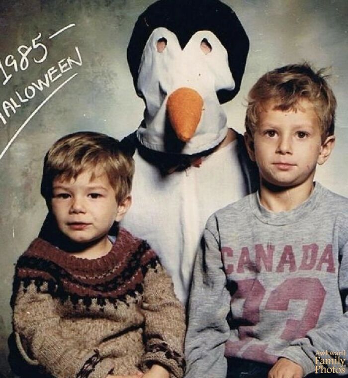 &ldquo;Awkward Family Photos&rdquo; Shared 30 Unforgettable Shots Of Kids Meeting Some Truly Terrifying Character Mascots