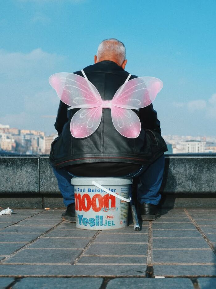 This Photographer Captured 58 Street Moments So Perfectly Timed They Look Almost Staged