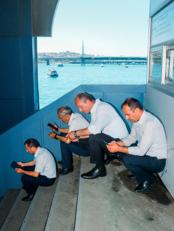 This Photographer Captured 58 Street Moments So Perfectly Timed They Look Almost Staged