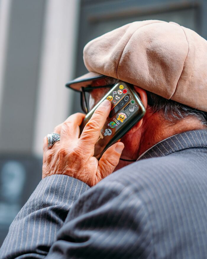 This Photographer Captured 58 Street Moments So Perfectly Timed They Look Almost Staged