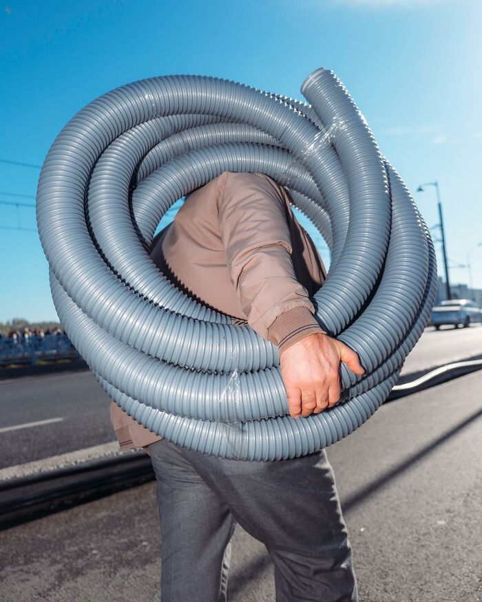 This Photographer Captured 58 Street Moments So Perfectly Timed They Look Almost Staged