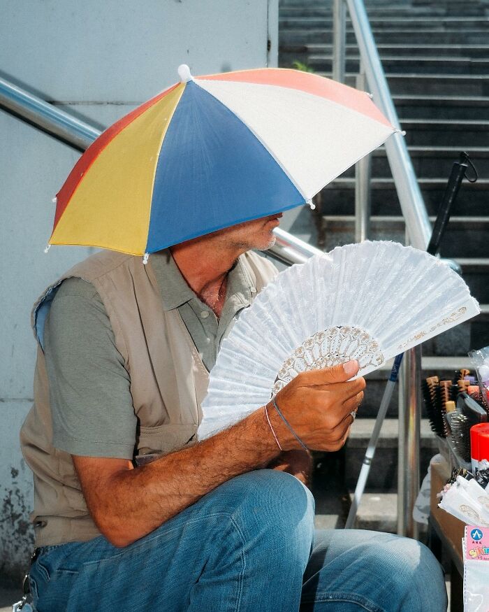 This Photographer Captured 58 Street Moments So Perfectly Timed They Look Almost Staged