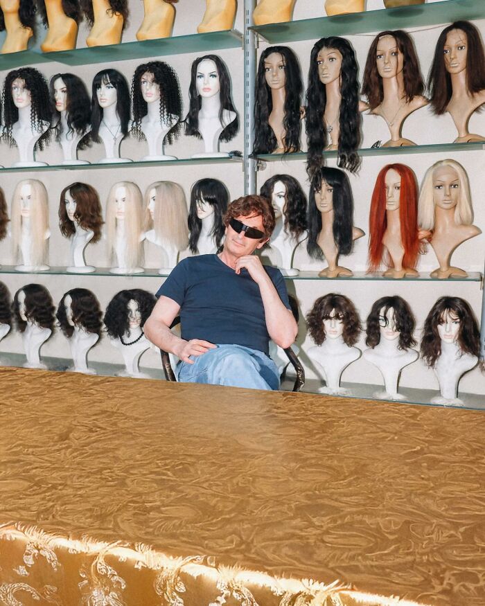 This Photographer Captured 58 Street Moments So Perfectly Timed They Look Almost Staged