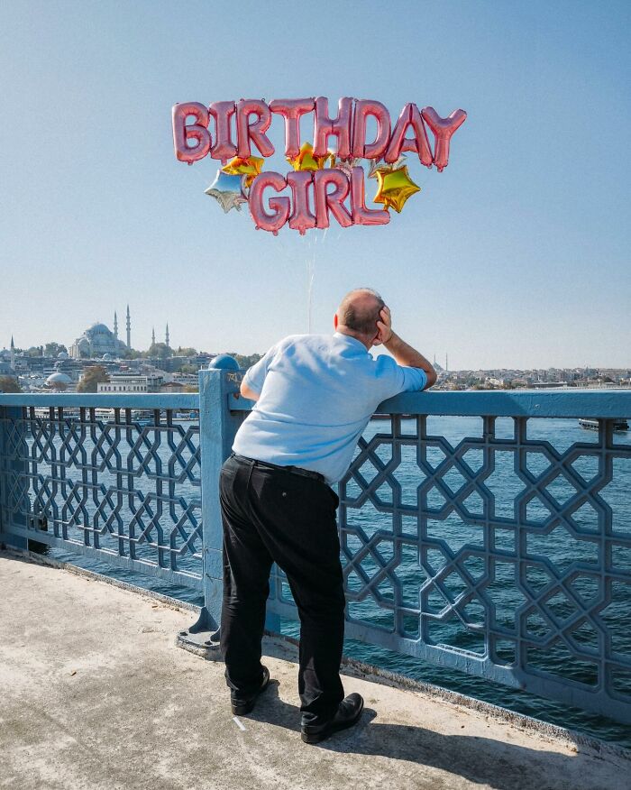 This Photographer Captured 58 Street Moments So Perfectly Timed They Look Almost Staged