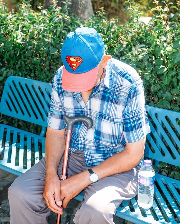 This Photographer Captured 58 Street Moments So Perfectly Timed They Look Almost Staged
