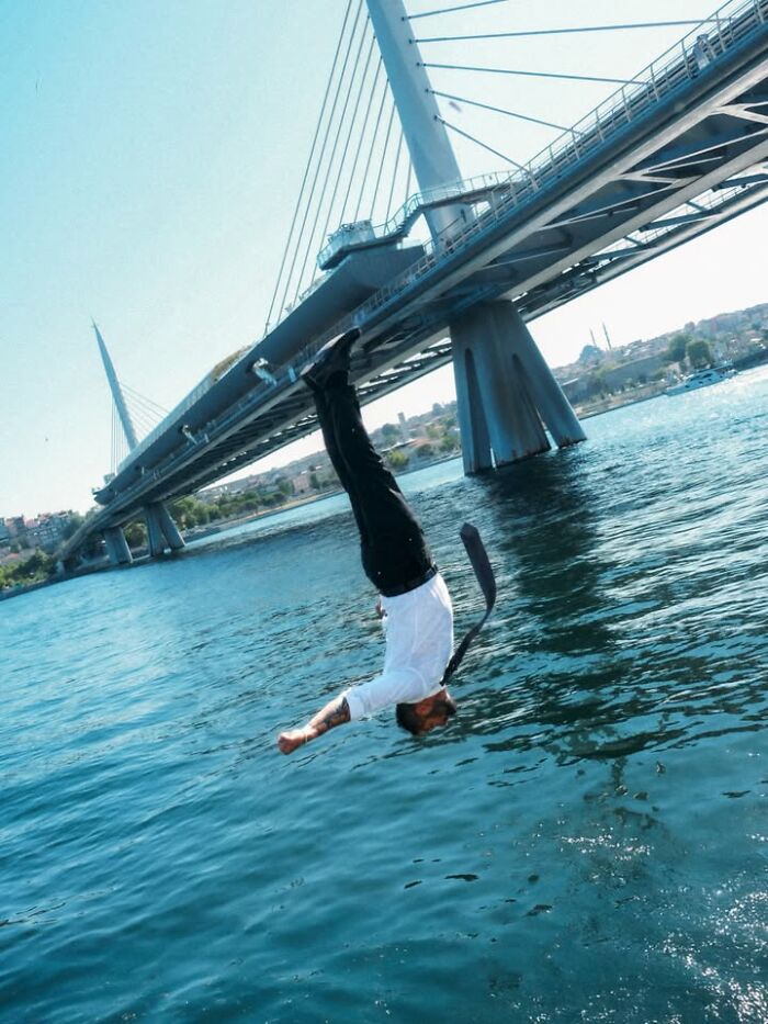 This Photographer Captured 58 Street Moments So Perfectly Timed They Look Almost Staged