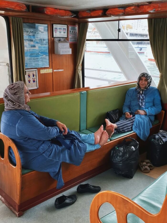 This Photographer Captured 58 Street Moments So Perfectly Timed They Look Almost Staged