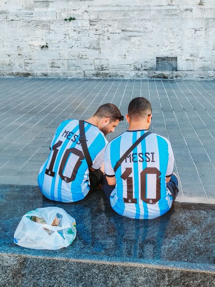 This Photographer Captured 58 Street Moments So Perfectly Timed They Look Almost Staged
