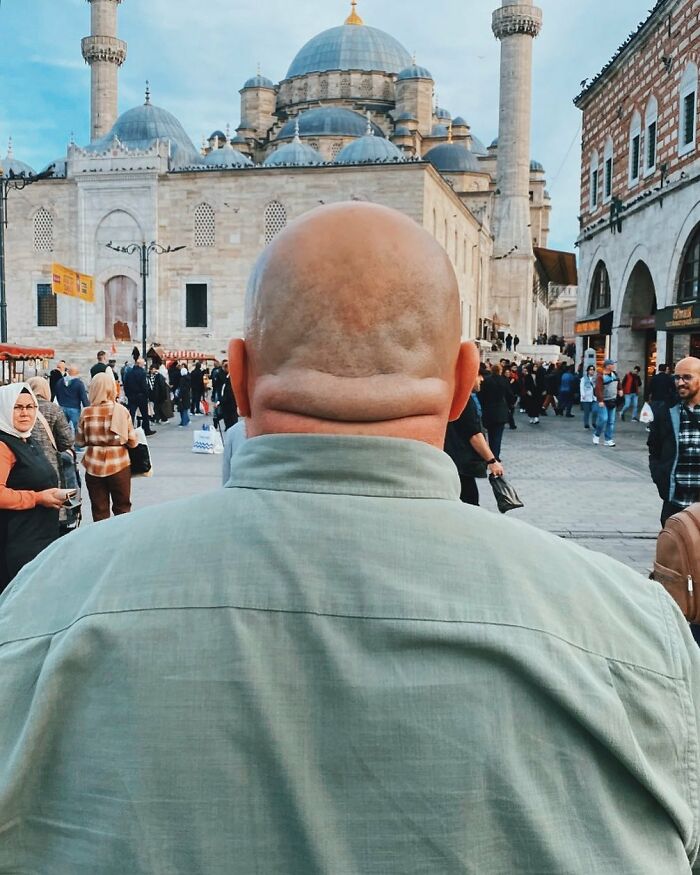 This Photographer Captured 58 Street Moments So Perfectly Timed They Look Almost Staged