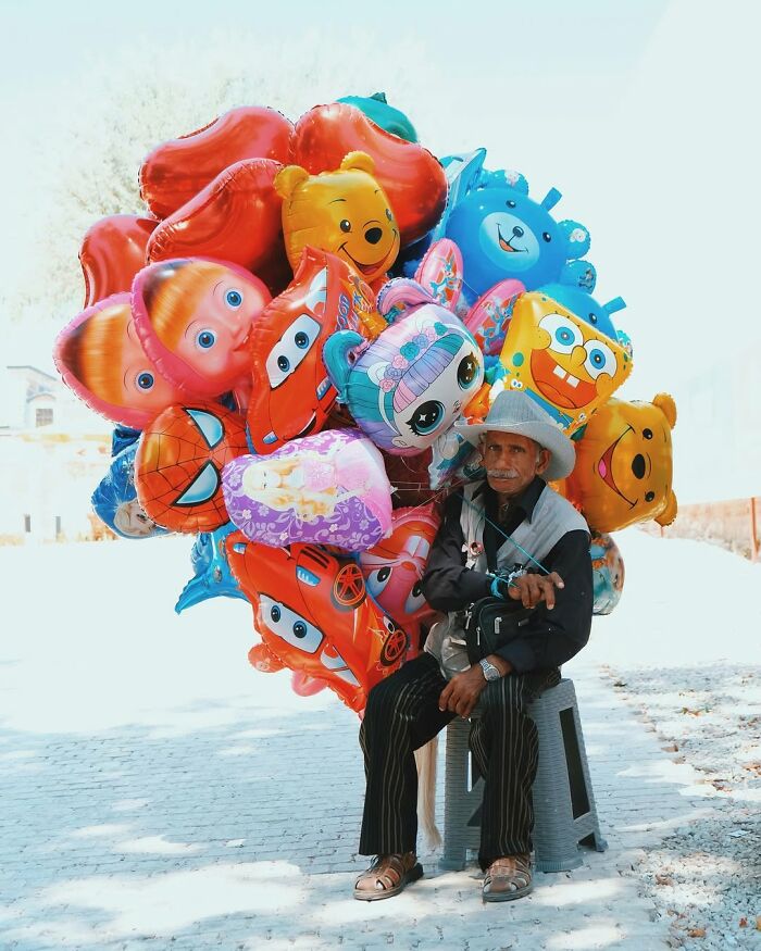 This Photographer Captured 58 Street Moments So Perfectly Timed They Look Almost Staged