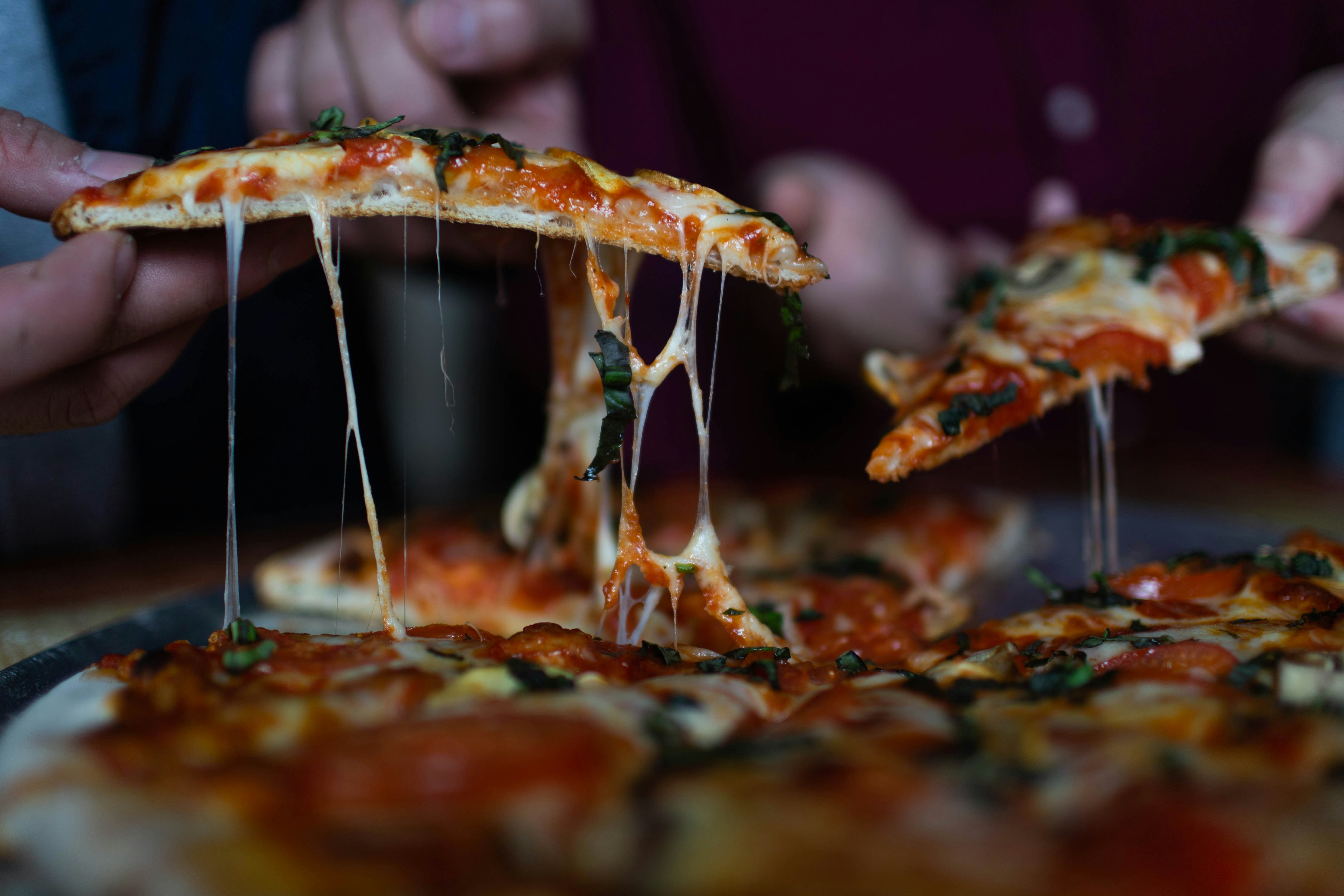 Couple Promises Dinner To 200 Wedding Guests, Starts A Hunger Fight After Serving Only Appetizers Couple Promises Dinner To 200 Wedding Guests, Starts A Hunger Fight After Serving Only Appetizers