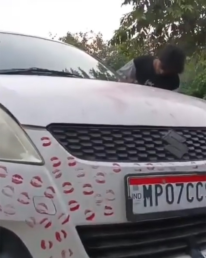Man Faces Legal Trouble After Girlfriend Leaves 3,400 Lipstick Kiss Marks On His Car Man Faces Legal Trouble After Girlfriend Leaves 3,400 Lipstick Kiss Marks On His Car