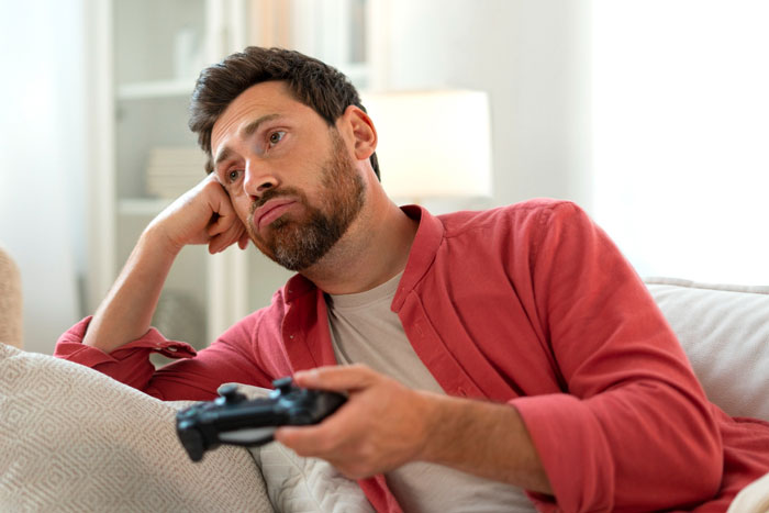 Financially Illiterate 27YO Gets Inheritance And Family Home, His BIL Is Starting Drama Financially Illiterate 27YO Gets Inheritance And Family Home, His BIL Is Starting Drama
