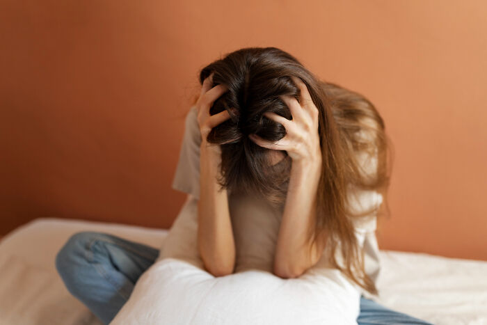 68 People Reveal Bizarre Body Tricks That Sound Fake Until They Actually Try Them For Themselves