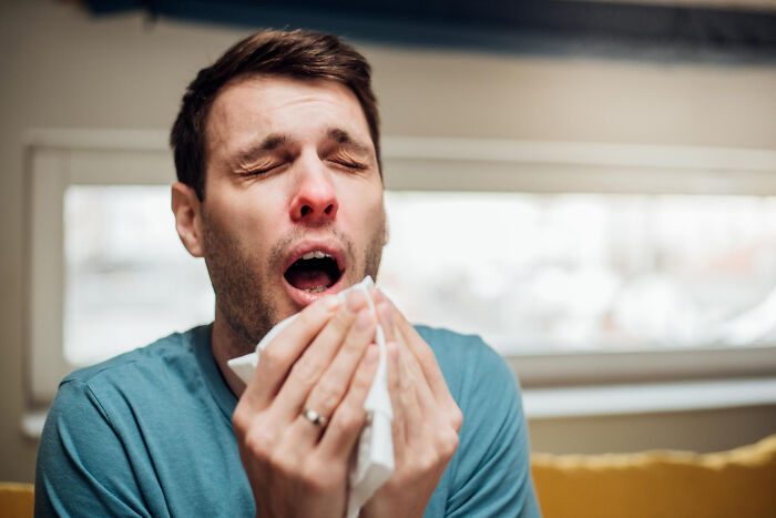 68 People Reveal Bizarre Body Tricks That Sound Fake Until They Actually Try Them For Themselves