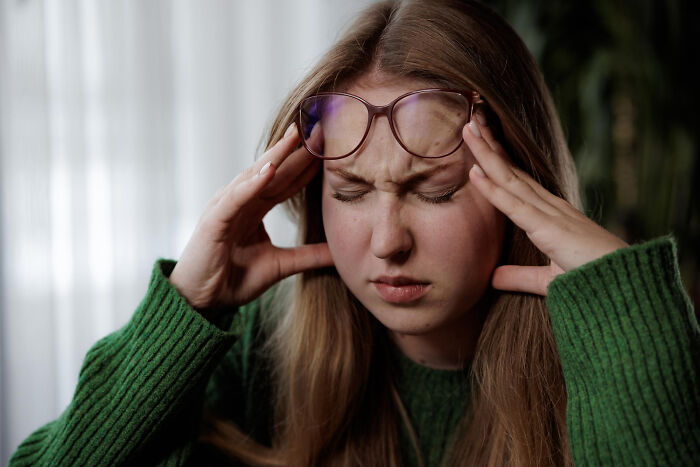 68 People Reveal Bizarre Body Tricks That Sound Fake Until They Actually Try Them For Themselves